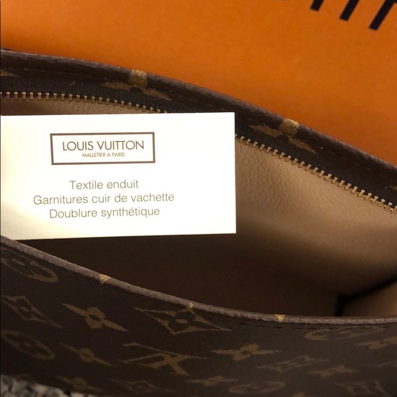 ❤️SOLD❤️ LV Toiletry pouch 19 - Picture 4 of 5